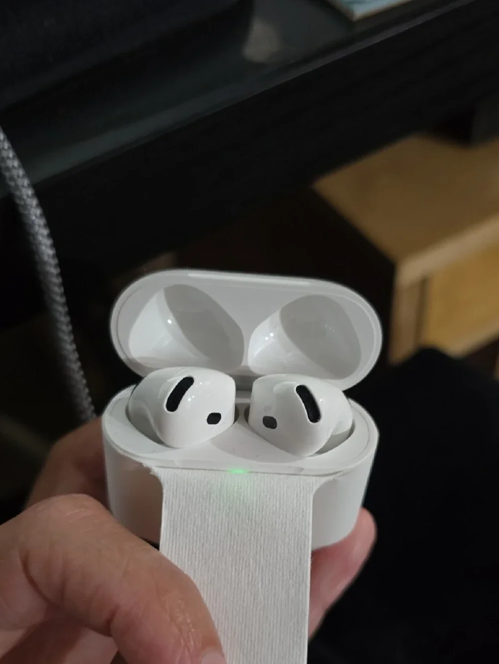 Apple White Wireless Earbuds with Charging Case